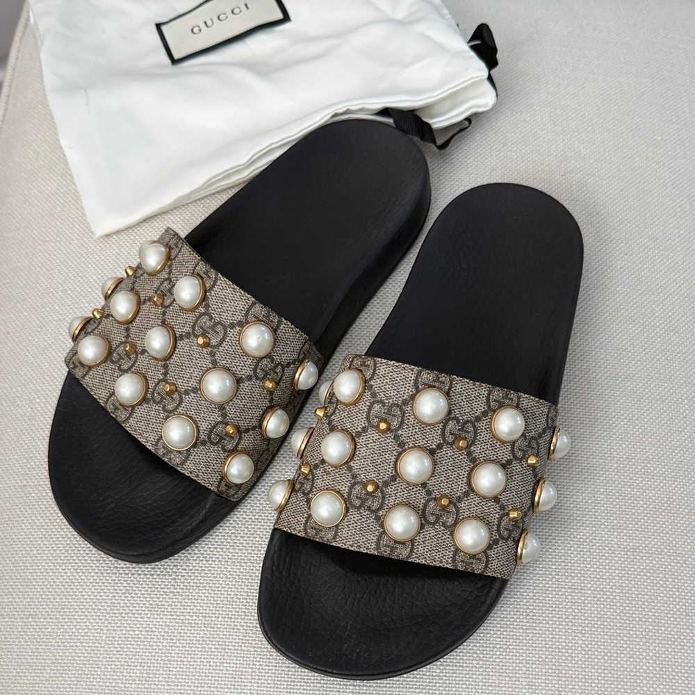 Gucci women’s Pursuit Pearl Stud Slides size 36.